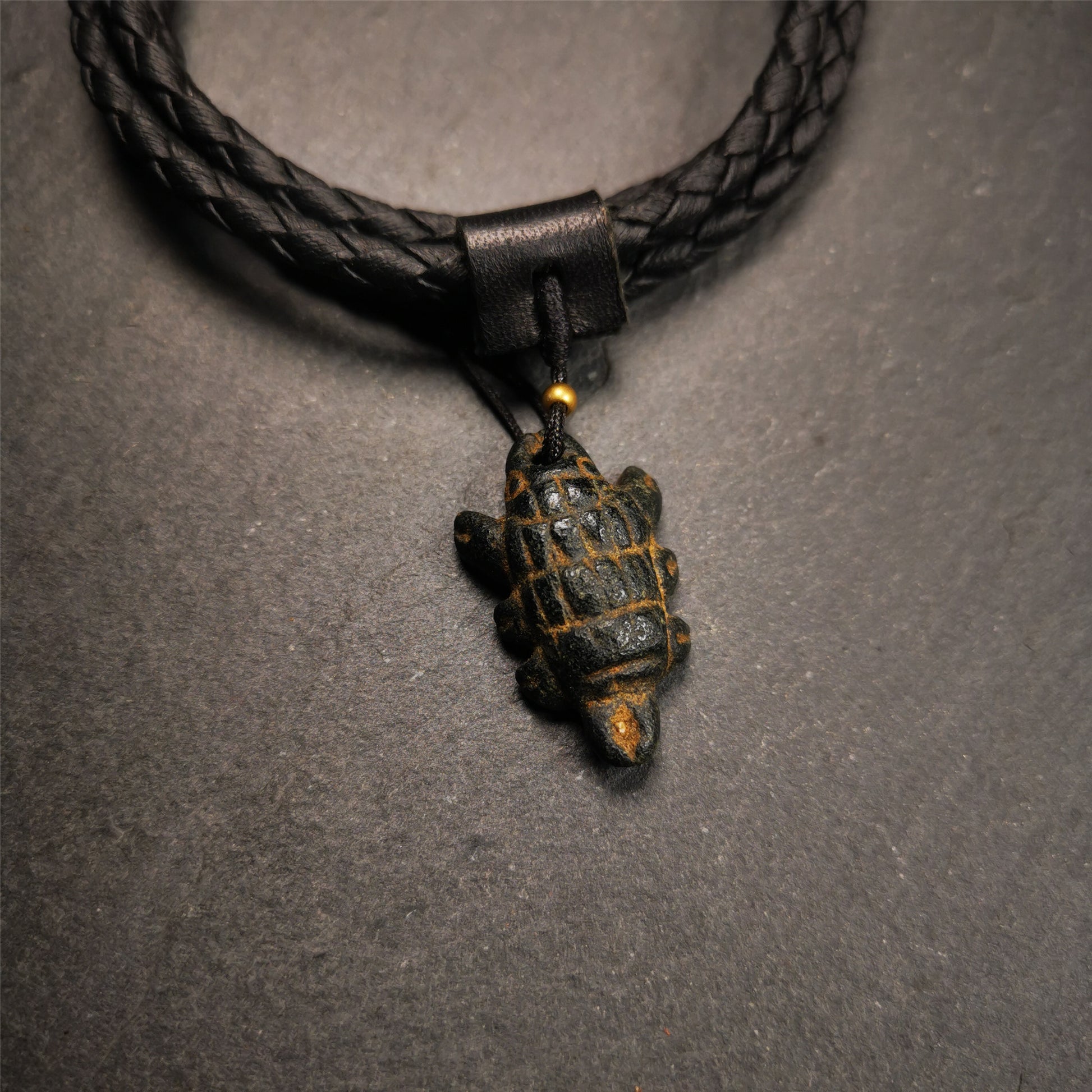 This unique obsidian carved Scorpion Guru pendant is made by Tibetan craftsmen in Hepo Township, Baiyu County, the birthplace of the famous Tibetan handicrafts. It's made of obsidian,black color,1.1 inch height. You can make it into necklace,or mala pendant.