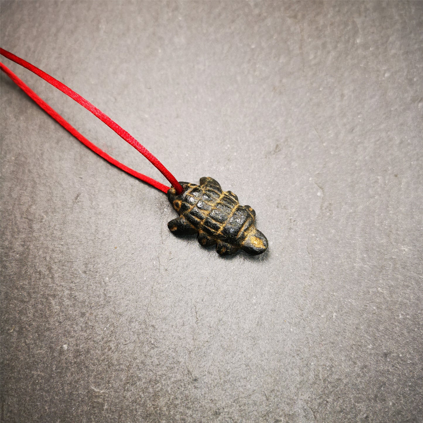 This unique obsidian carved Scorpion Guru pendant is made by Tibetan craftsmen in Hepo Township, Baiyu County, the birthplace of the famous Tibetan handicrafts. It's made of obsidian,black color,1.1 inch height. You can make it into necklace,or mala pendant.