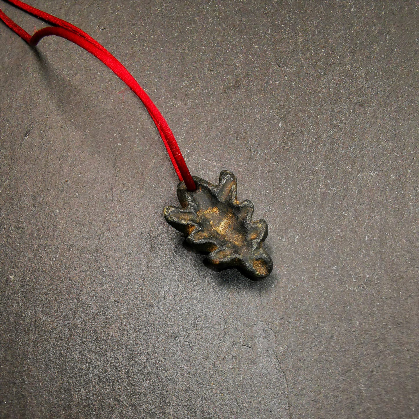 This unique obsidian carved Scorpion Guru pendant is made by Tibetan craftsmen in Hepo Township, Baiyu County, the birthplace of the famous Tibetan handicrafts. It's made of obsidian,black color,1.1 inch height. You can make it into necklace,or mala pendant.