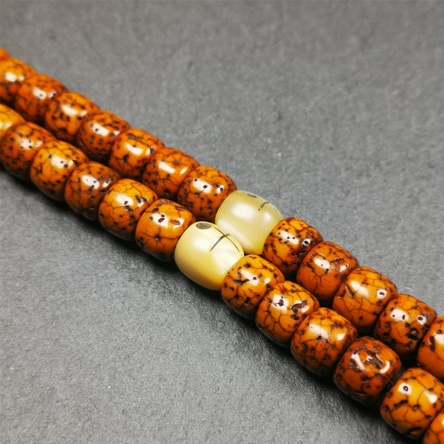 These marker beads were handmade by Tibetan craftsmen and come from Hepo Town, Baiyu County, the birthplace of the famous Tibetan handicrafts. It is made of fish bone,carved skull pattern,beige color,size is 0.3" × 0.3". Fit for 5-8mm mala (The reference in the photo is 7mm mala)