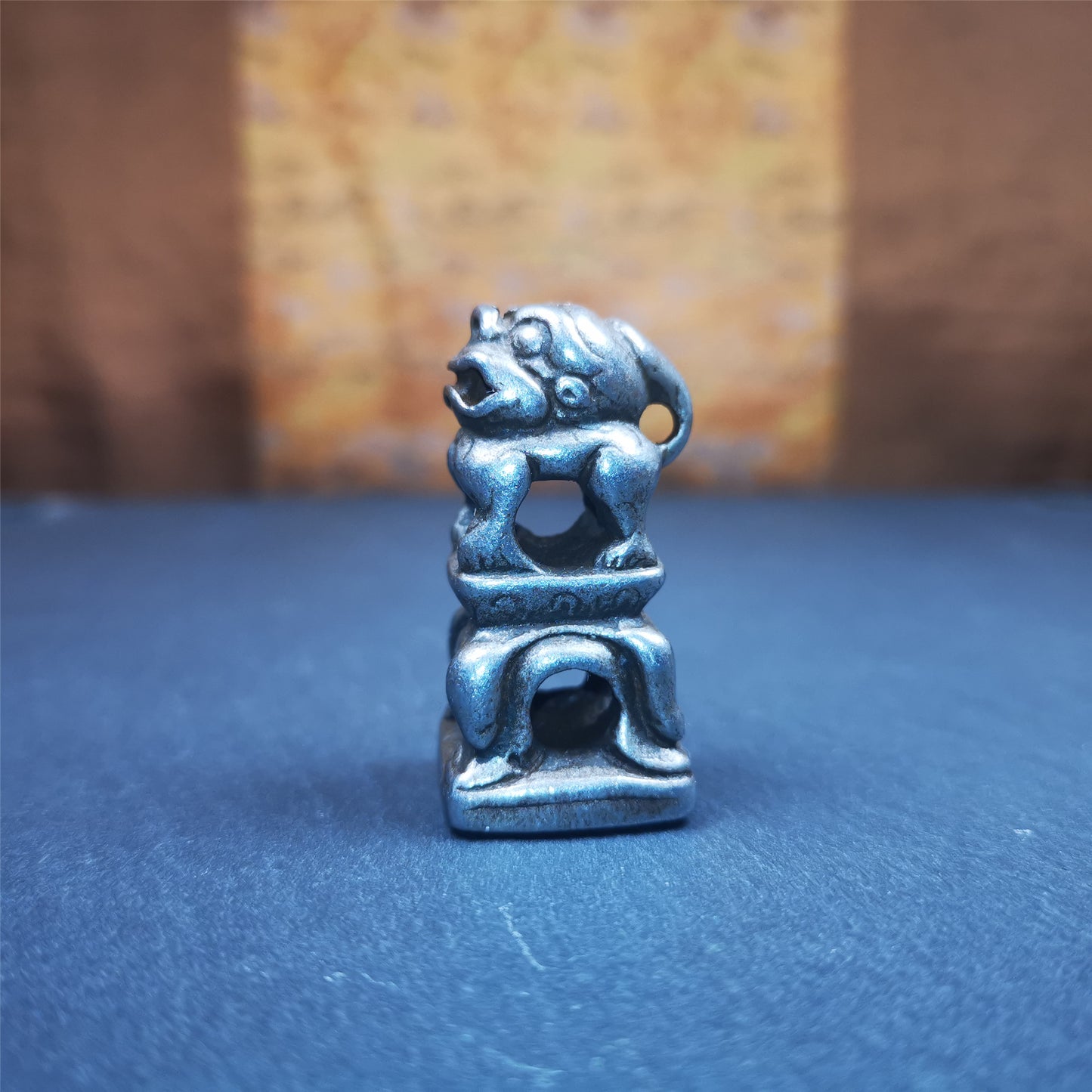 This vintage Kalachakra stamp was collected from Derge Tibet,about 30 years old. It is made of cold iron,carved snow lion,and a Kalachakra pattern at the bottom,size is 1.53 inches.