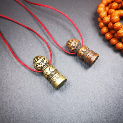 These vintage stamps were handmade from tibet,about 40 years old. They're made of copper/brass,carved snow lion and lucky cloud pattern on the body,the auspicious seal on the bottom,means good luck and bless.  You can make it into a necklace or keyring pendant, or just place it on your desk as a decoration.