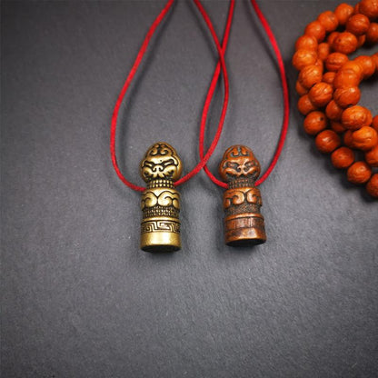 These vintage stamps were handmade from tibet,about 40 years old. They're made of copper/brass,carved snow lion and lucky cloud pattern on the body,the auspicious seal on the bottom,means good luck and bless.  You can make it into a necklace or keyring pendant, or just place it on your desk as a decoration.