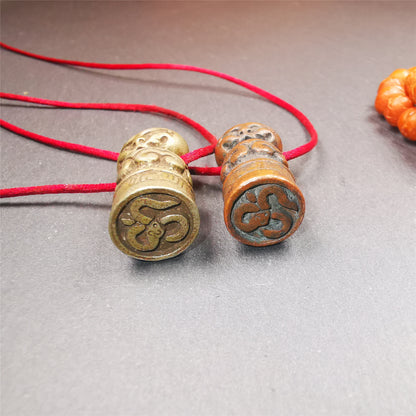 These vintage stamps were handmade from tibet,about 40 years old. They're made of copper/brass,carved snow lion and lucky cloud pattern on the body,the Naga symbol seal on the bottom,means good luck and bless. The symbol of the seal is Naga God, snake or dragon in Hinduism and Buddhism,also looks like the OM symbol. You can make it into a necklace or keyring pendant, or just place it on your desk as a decoration.