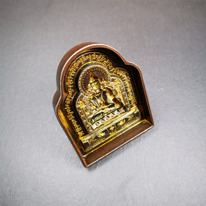 This unique Akshobhya Tsa-Tsa buddha statue mold is made by Tibetan craftsmen in Hepo Township, Baiyu County. With this exquisite mold, you can use clay to make your own Buddha statue as a decoration or consecration. The statue that you make from your moulds can be left plain or painted.