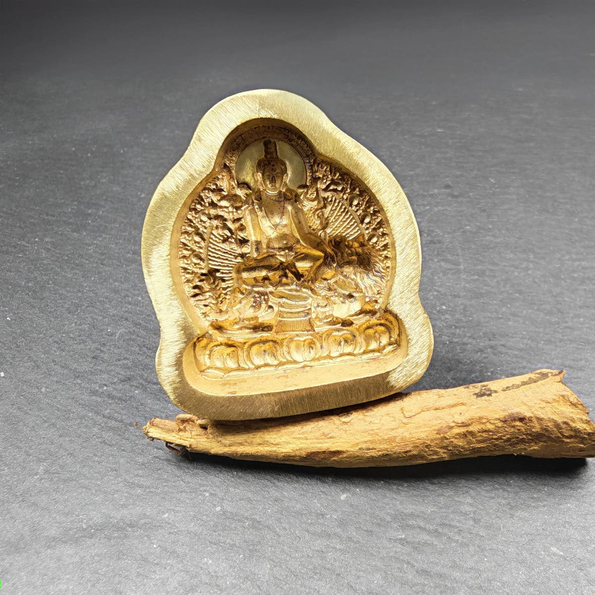Simhanada Avakokitesvara Tsa Tsa Mold, Seng Ge Dra - Tibetan tsa tsa mold, detailed view