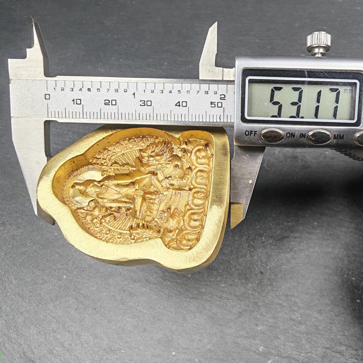 Simhanada Avakokitesvara Tsa Tsa Mold, Seng Ge Dra - Tibetan tsa tsa mold, size reference