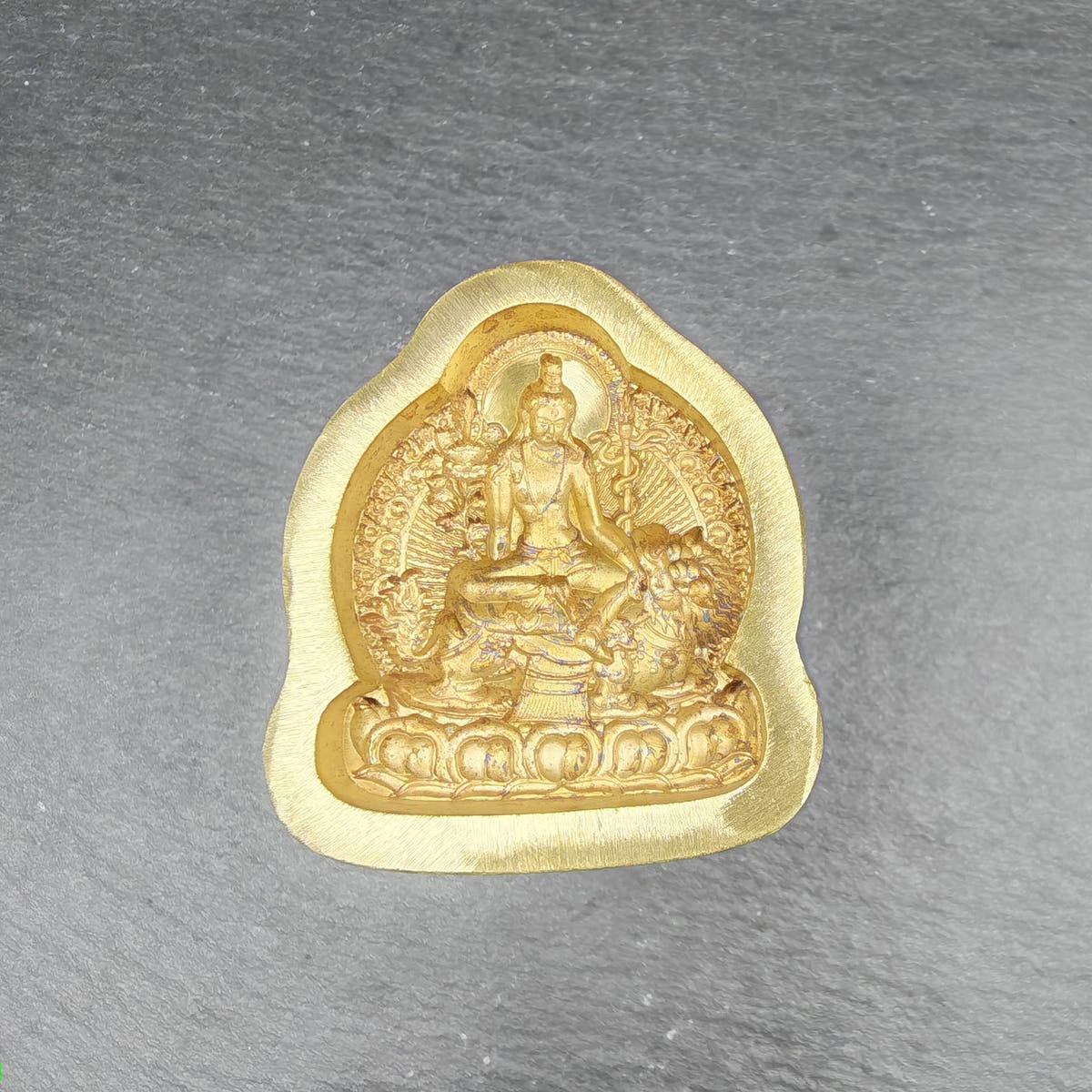 Simhanada Avakokitesvara Tsa Tsa Mold, Seng Ge Dra - Tibetan tsa tsa mold, close-up detail