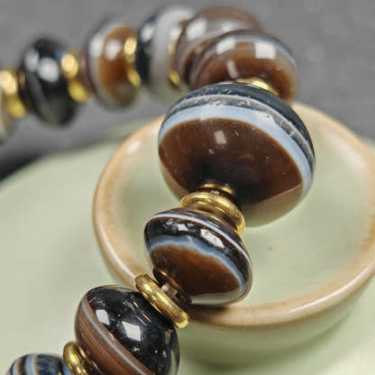 Tibetan Dzi Wrist Mala Medicine Buddha Dzi Bracelet - Tibetan Buddhist mala beads, detailed view