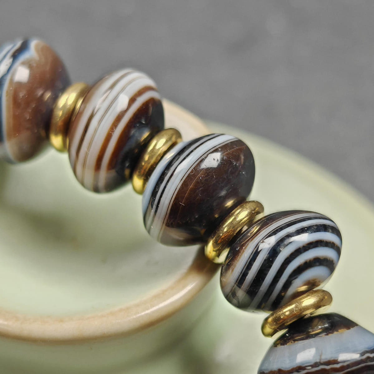 Authentic Tibetan Dzi Wrist Mala - Brown Medicine Buddha Bracelet - Decades Old - Tibetan Buddhist mala beads, close-up detail
