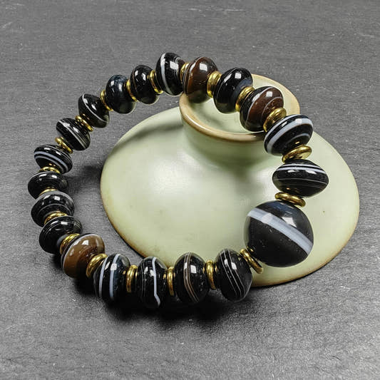 Tibetan Dzi Wrist Mala Medicine Buddha Bracelet - Decades Old - Tibetan Buddhist mala beads, front view