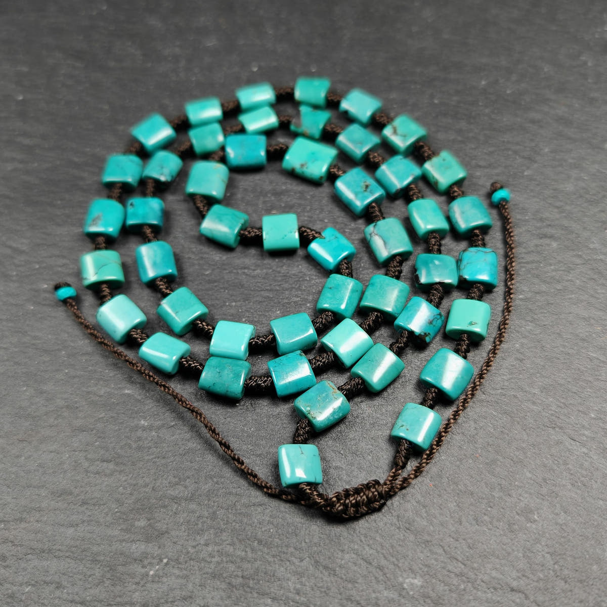 Turquoise Beads Necklace for Woman - 33cm Length - Tibetan Buddhist mala beads, detailed view