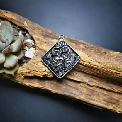 Amulet,Dragon -the Four Dignities - Tibetan Buddhist amulet, detailed view