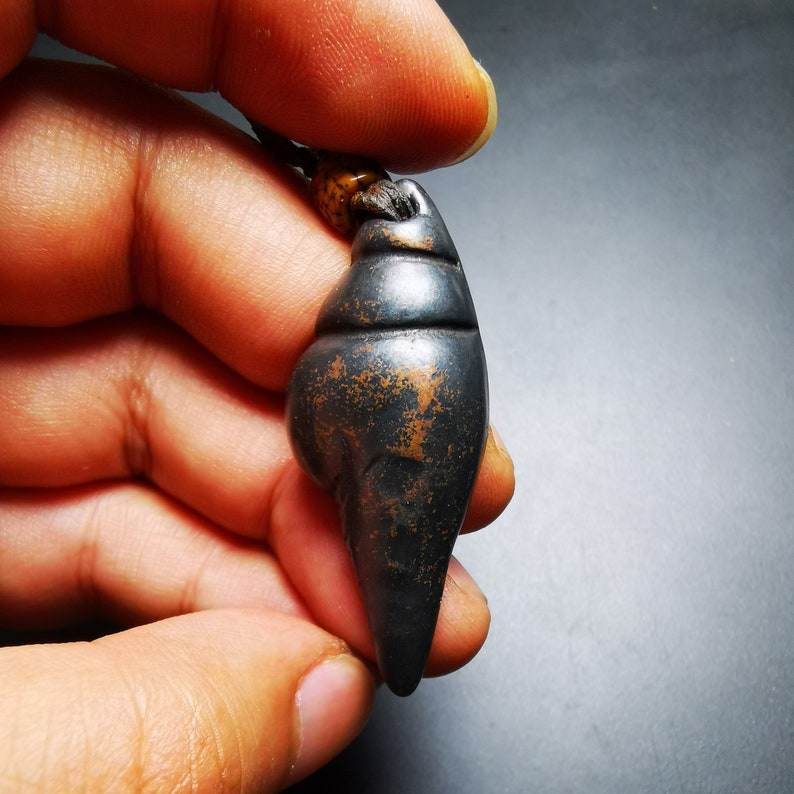 Shankha Divine Conch Amulet - Tibetan Buddhist amulet, size reference
