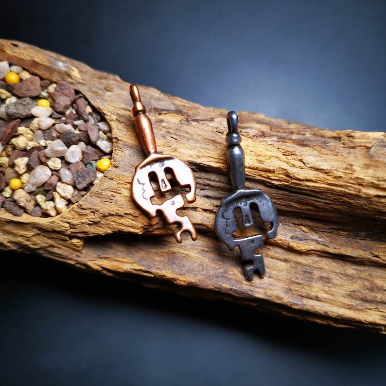 Amulet Pendant,The Key of Heart, Trantic Buddhism Dharma - Tibetan Buddhist amulet, close-up detail