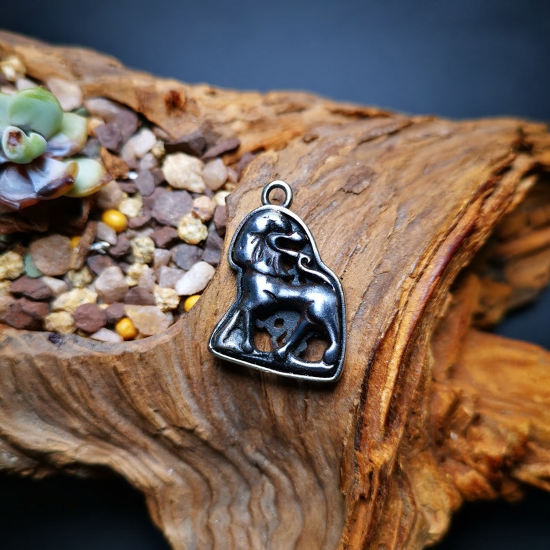 Gandhanra Antique Tibetan Buddhist Protective Pendant,Snow Lion Amulet Badge,inlaid with Sliver