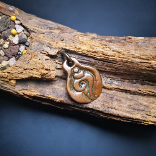 Handmade Shankha,Divine Conch Badge,Tibetan Buddhist Amulet Pendant
