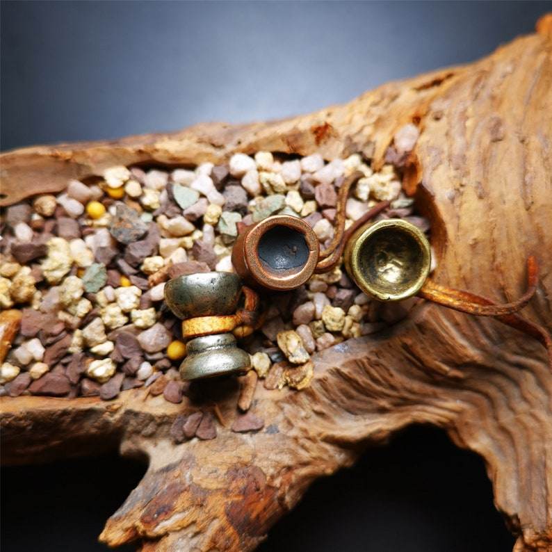 Amulet Pendant,Butter lamp Pendant - Tibetan Buddhist amulet, detailed view