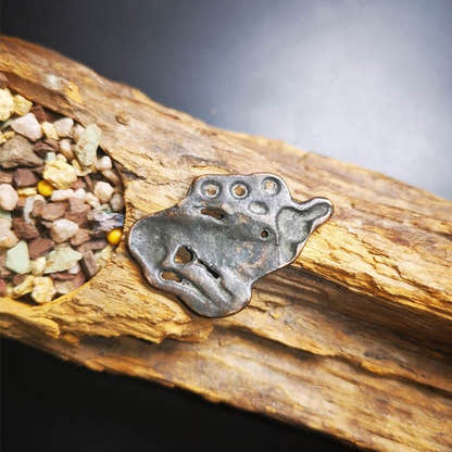 Antique Deer Amulet Badge,Tibetan Buddhist Pendant,Made of Thokcha,60 Years Old - Tibetan Buddhist amulet, detailed view
