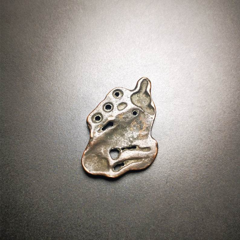 Antique Deer Amulet Badge,Tibetan Buddhist Pendant,Made of Thokcha,60 Years Old - Tibetan Buddhist amulet, view 4
