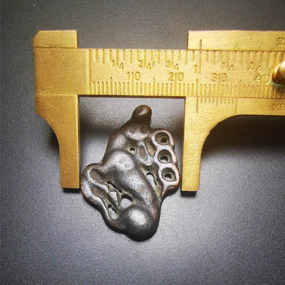 Antique Deer Amulet Badge,Tibetan Buddhist Pendant,Made of Thokcha,60 Years Old - Tibetan Buddhist amulet, size reference