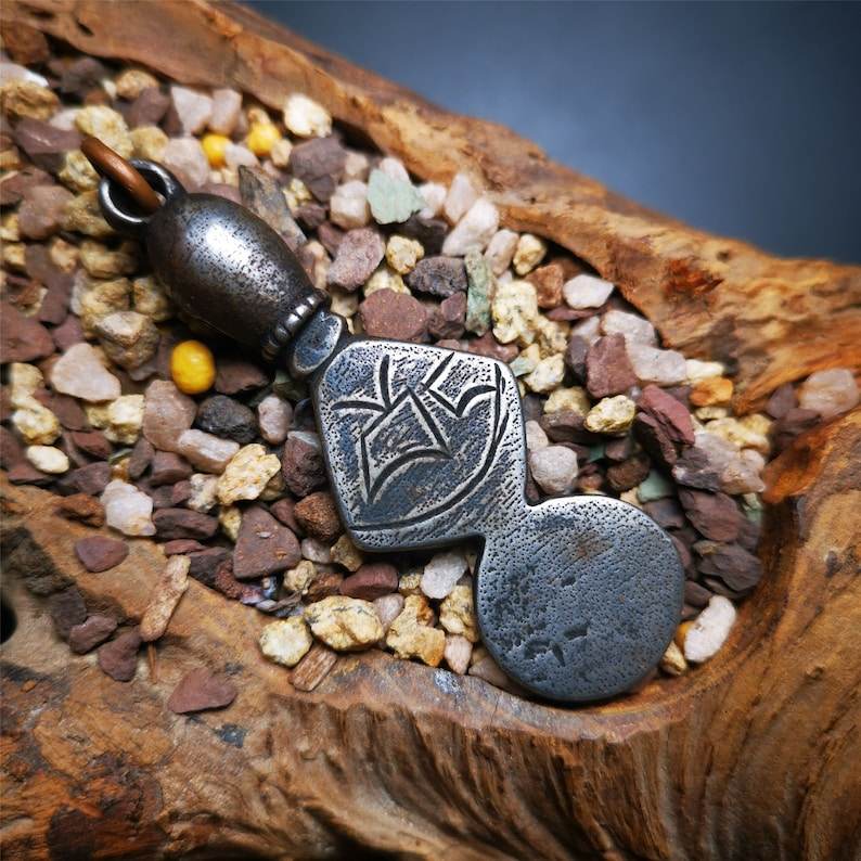 Skull Sītavana Phurba Amulet,Kila,Kilaka Pendant - Tibetan Buddhist amulet, detailed view