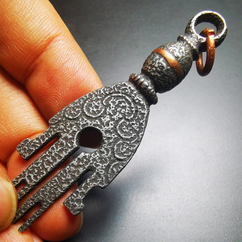 Gandhanra Handmade Tibetan Buddhism Amulet, The Key of Heart Pendant, Made of Cold Iron