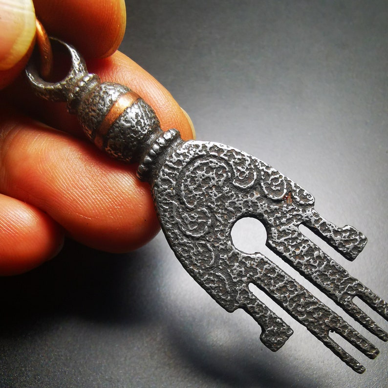 Gandhanra Handmade Tibetan Buddhism Amulet, The Key of Heart Pendant, Made of Cold Iron