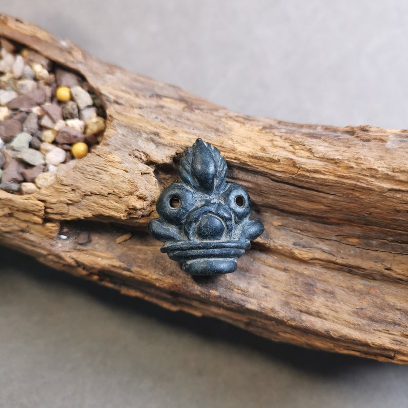 Gandhanra Hand Carved Tibetan Buddhist Amulet Pendant,Mani Jewel/Wish-Fulfilling Cintamani Badge, Nubro,made of Obsidian