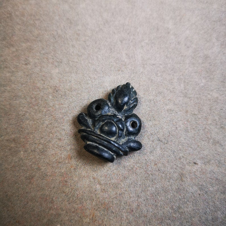 Gandhanra Hand Carved Tibetan Buddhist Amulet Pendant,Mani Jewel/Wish-Fulfilling Cintamani Badge, Nubro,made of Obsidian