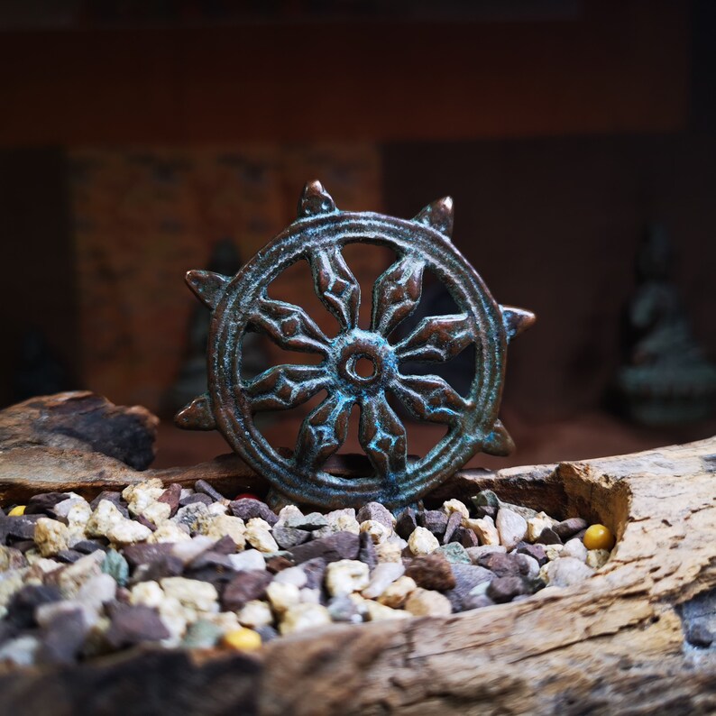 Gandhanra Vintage Tibetan Budhist Amulet,Prayer Wheel,Dharma Chakra