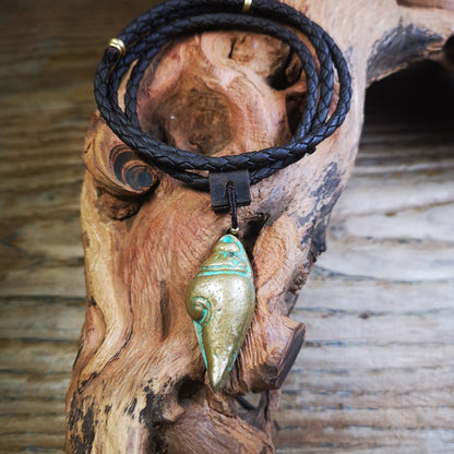 Small Shankha(Divine Conch) Badge,Tibetan Buddhist Protective Amulet Pendant,Made of Lima Brass