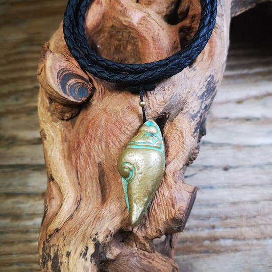 Small Shankha Divine Conch Badge,Tibetan Buddhist Protective Amulet Pendant,Made - Tibetan Buddhist amulet, front view