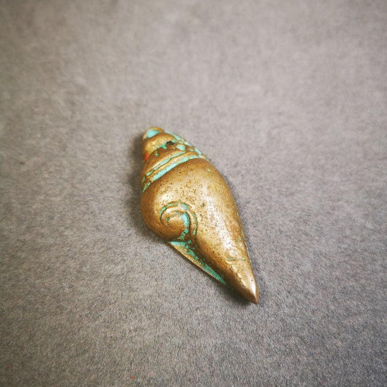 Small Shankha(Divine Conch) Badge,Tibetan Buddhist Protective Amulet Pendant,Made of Lima Brass