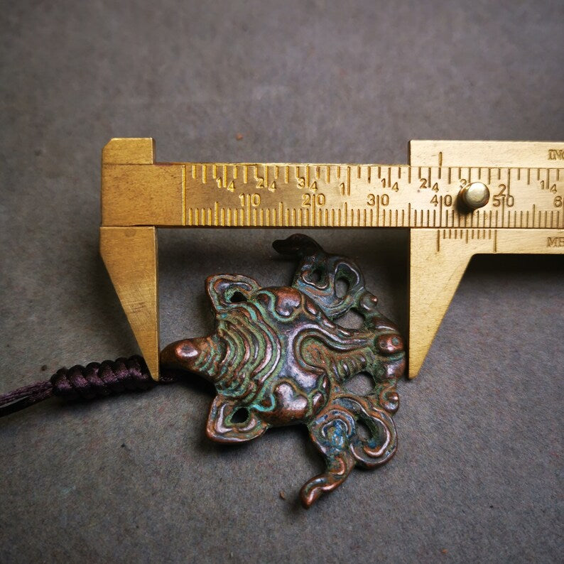 Acient Shankha(Divine Conch) Badge,Tibetan Buddhist Protective Amulet Pendant,Made of Brass