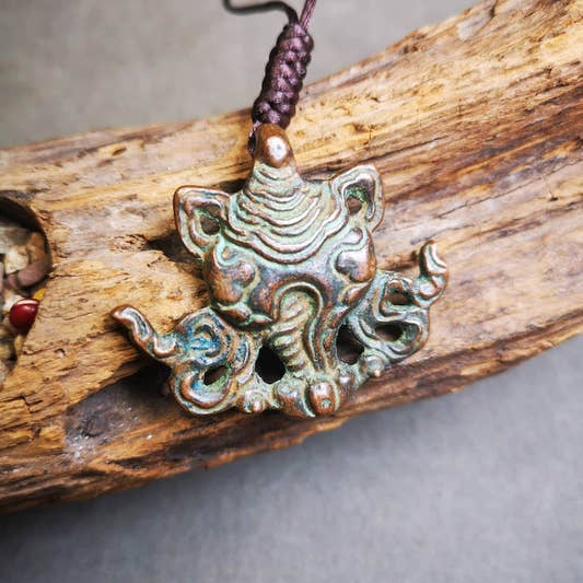 Acient Shankha Divine Conch Badge,Tibetan Buddhist Protective Amulet Pendant,Mad - Tibetan Buddhist amulet, front view