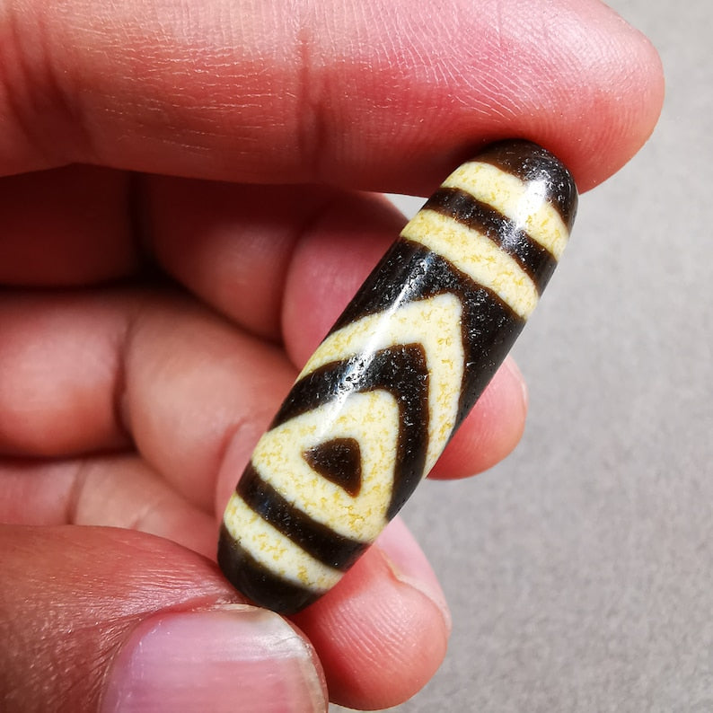 One Eyed Mountain Peak Dzi Bead