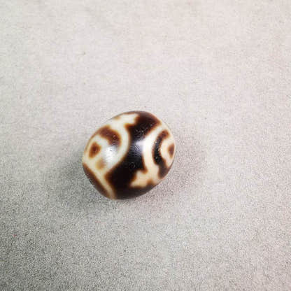Round Treasure Vase Dzi Bead - Tibetan dzi bead, close-up detail
