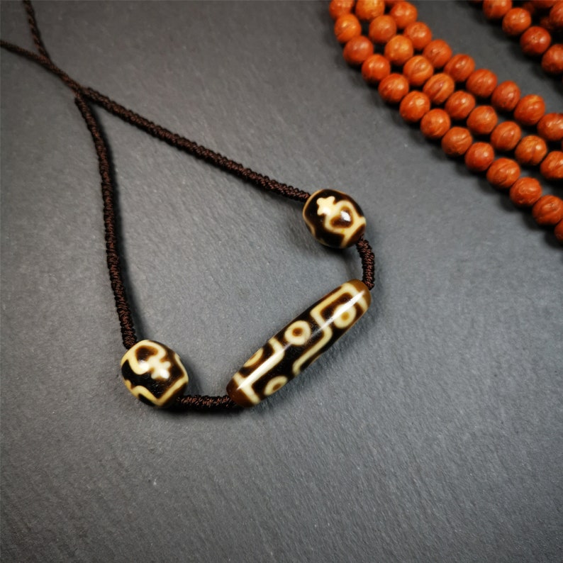 Dzi Beads Necklace,Nine Eyed Dzi + Treasure Vase Dalo Dzi Beads, 30 Years Old Gandhanra-ART