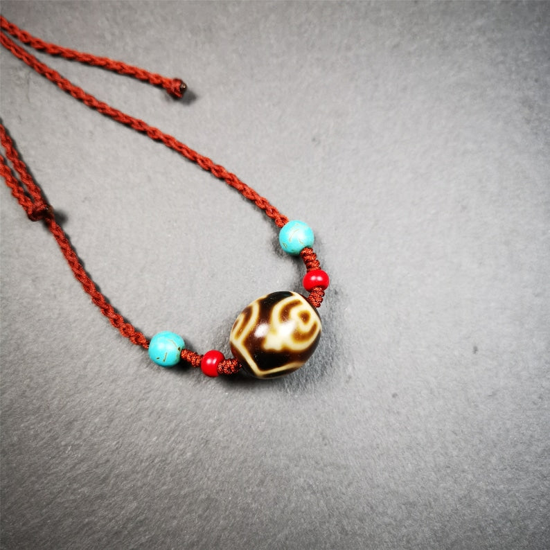 Treasure Vase Dalo Dzi Bead Necklace