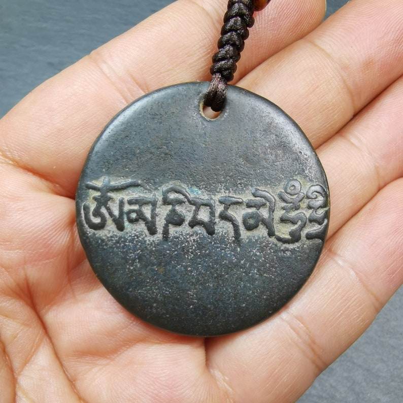 Chenrezig / Padmapani Amulet,Om Mani Padme Hum Badge Pendant - Tibetan Buddhist amulet, close-up detail