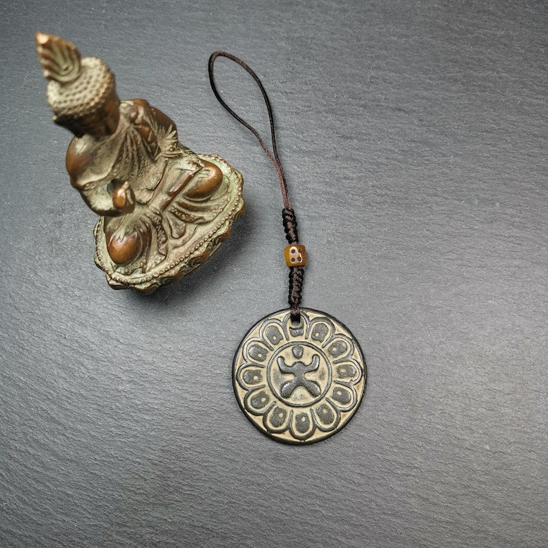 Chenrezig / Padmapani Amulet,Om Mani Padme Hum Badge Pendant