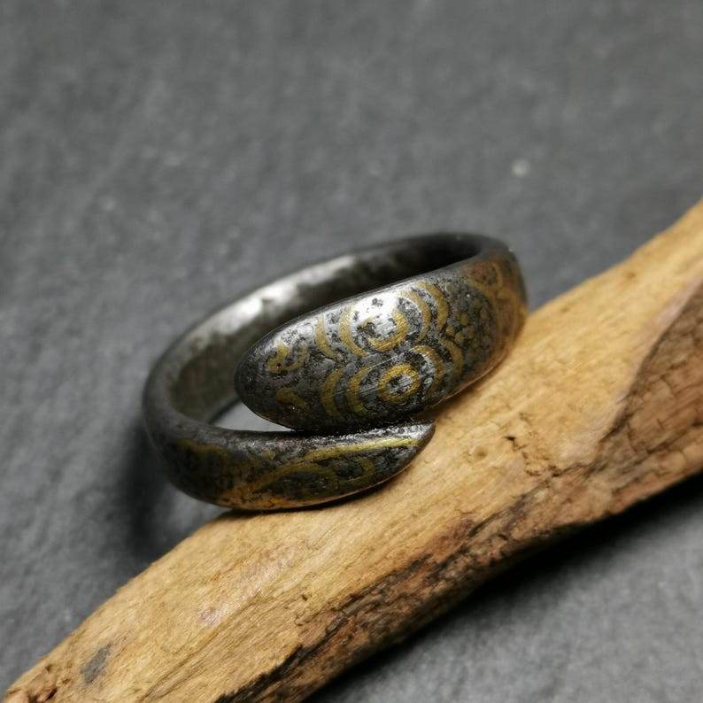 Snake Ring - Tibetan Buddhist art, front view