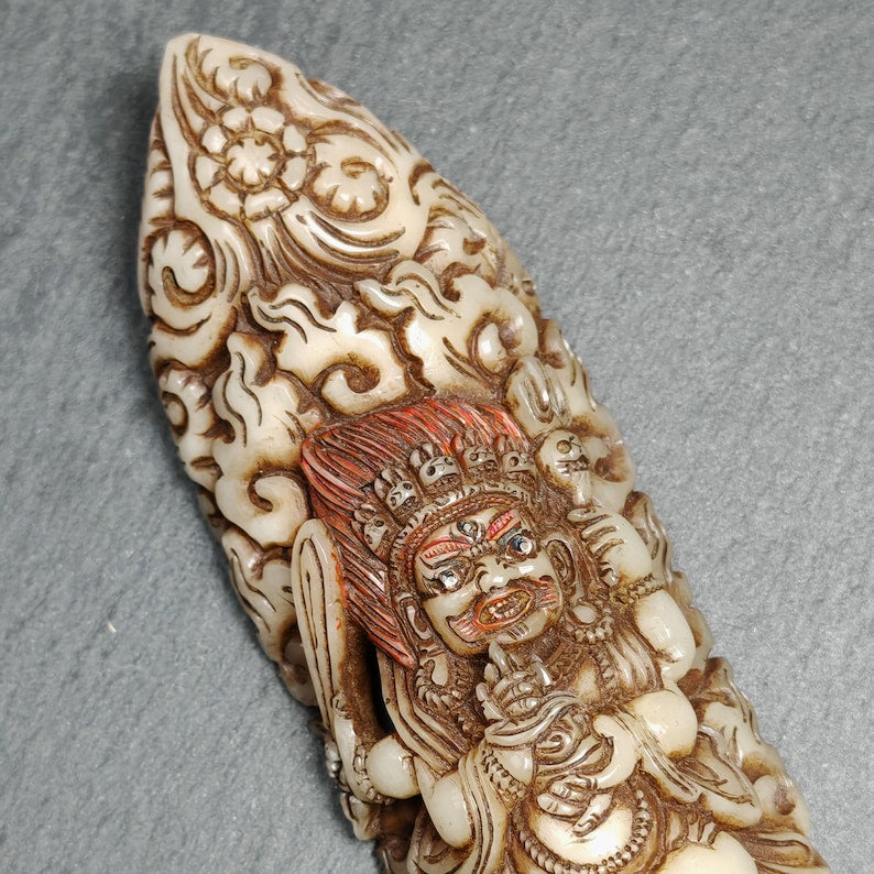 Leg Bone Carved Mahakala Statue,Nak po chen po Kapala Amulet Badge,Gandhanara Old Tibetan Buddhism,20th,140mm × 36mm