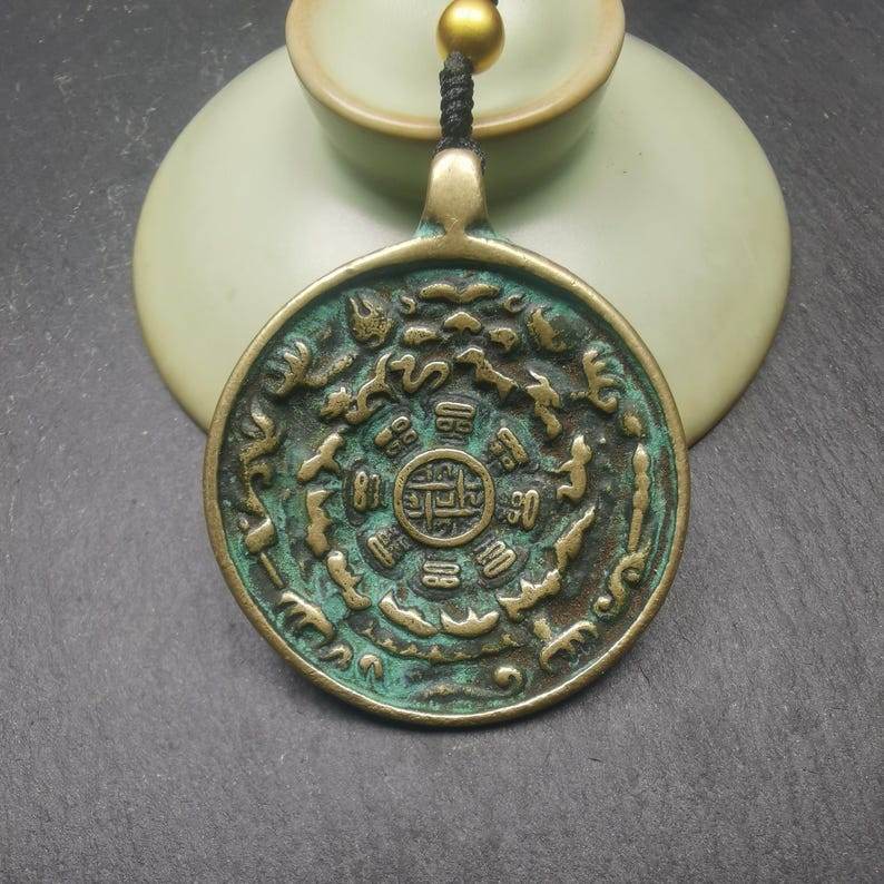 Calendar Amulet Sipaho Badge - Melong Mirror 43mm - Tibetan Buddhist amulet, close-up detail