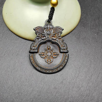 Vajra Amulet - Thokcha Pendant - Tibetan Buddhist amulet, close-up detail