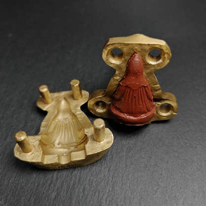 Guru Dewa Chenpo Tsa Tsa Mold,4cm Height - Tibetan tsa tsa mold, close-up detail