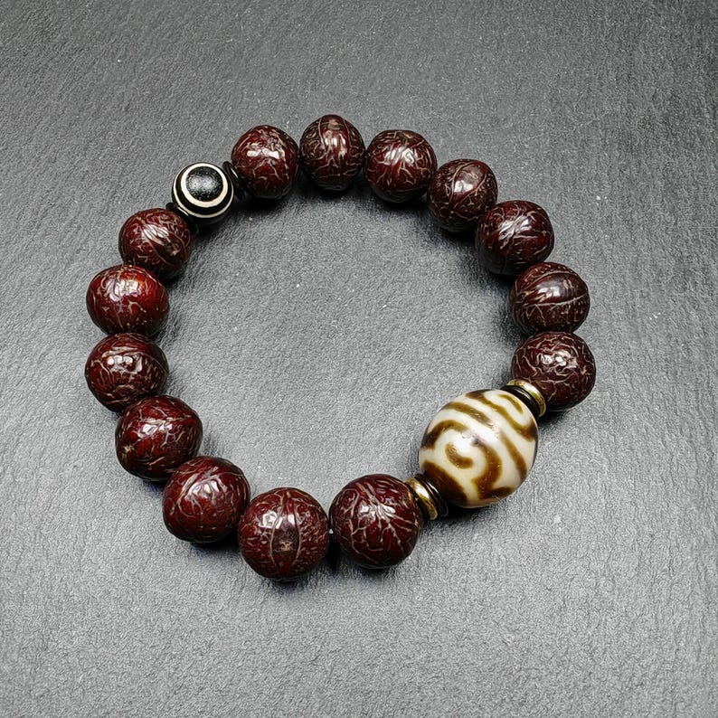 Tibetan Lotus Darlo Dzi Wrist Mala with Old Bodhi Beads