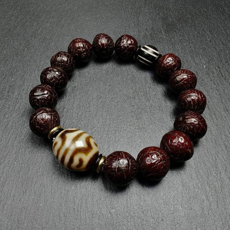 Tibetan Lotus Darlo Dzi Wrist Mala with Old Bodhi Beads - Tibetan Buddhist mala beads, front view