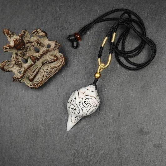Tibetan Amulet,White Conch Shell Shankha Pendant - Gandhanra-ART
